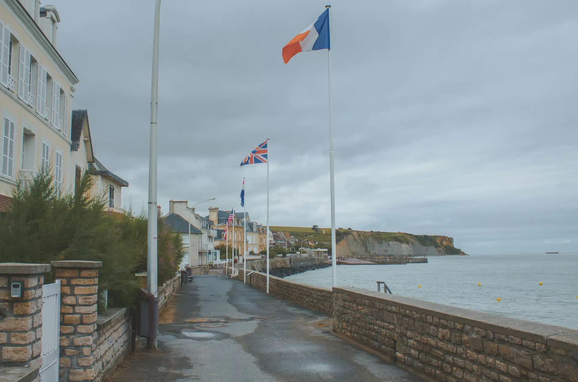 A walk along the Arromanches seafront