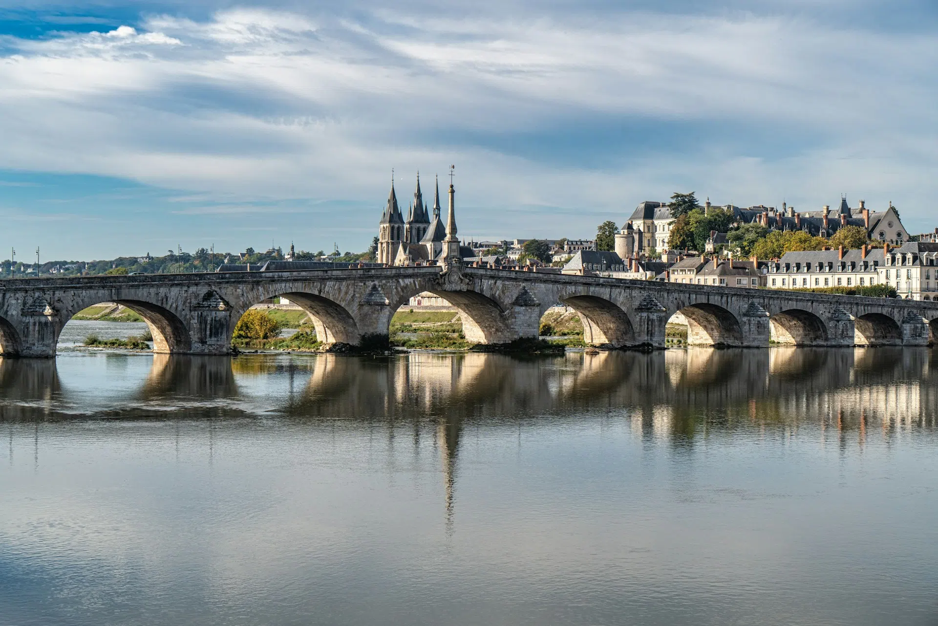 Ville de Blois prise de vue en bord de Loire