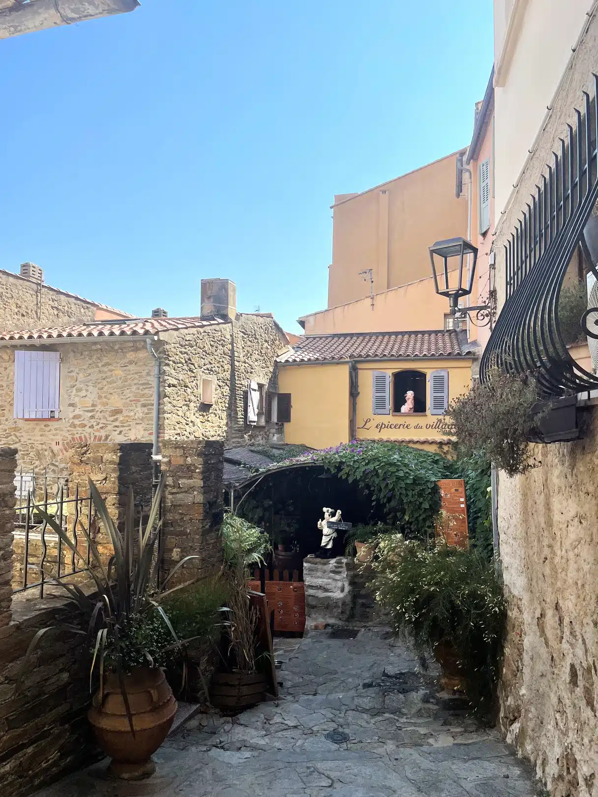 Street in Bormes-les-Mimosas