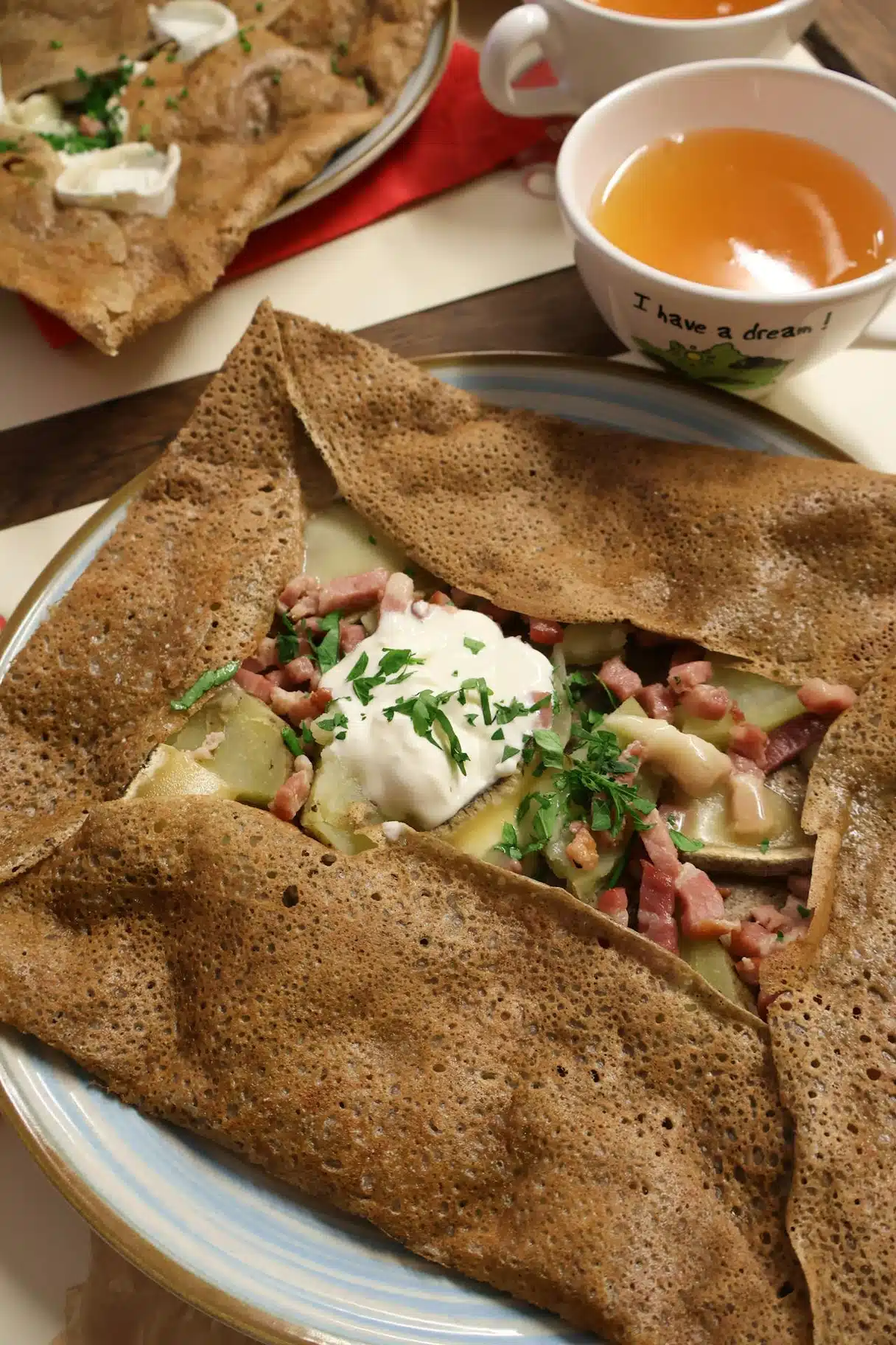 Bretagne karabuğday galette: Bretagne spesiyali (ör. complète: yumurta, jambon, peynir)