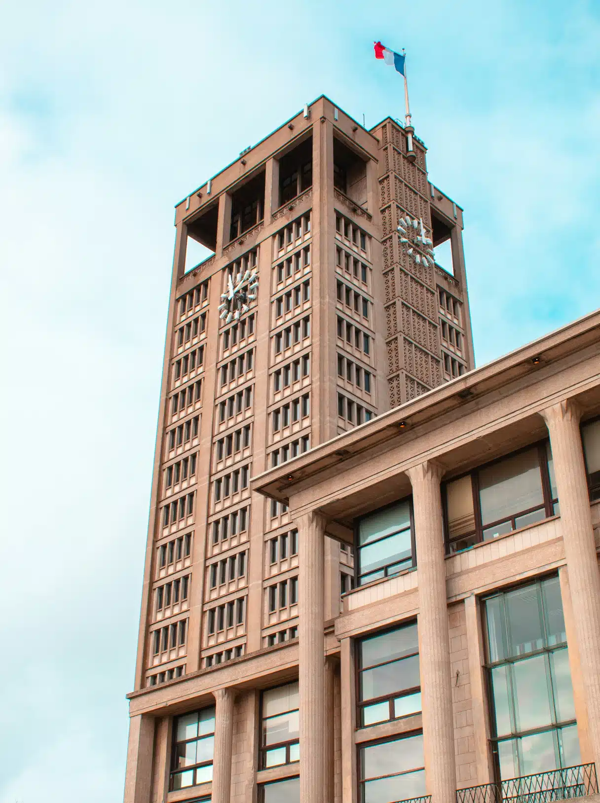 Le Havre belediye binası ve modern yeniden inşa edilmiş mimari