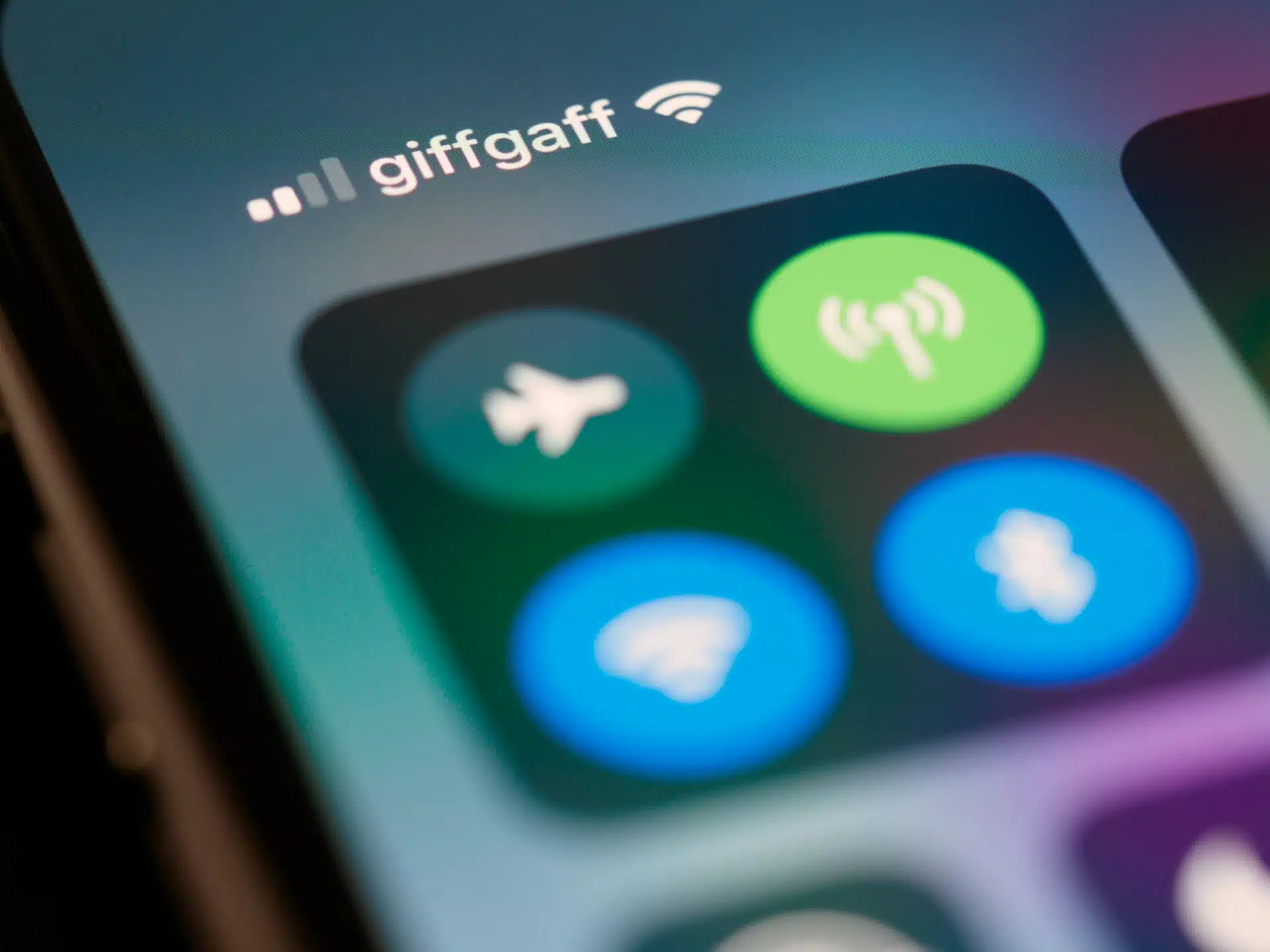 Acheter une SIM ou une eSIM pour voyager en France : guide pratique (2026)