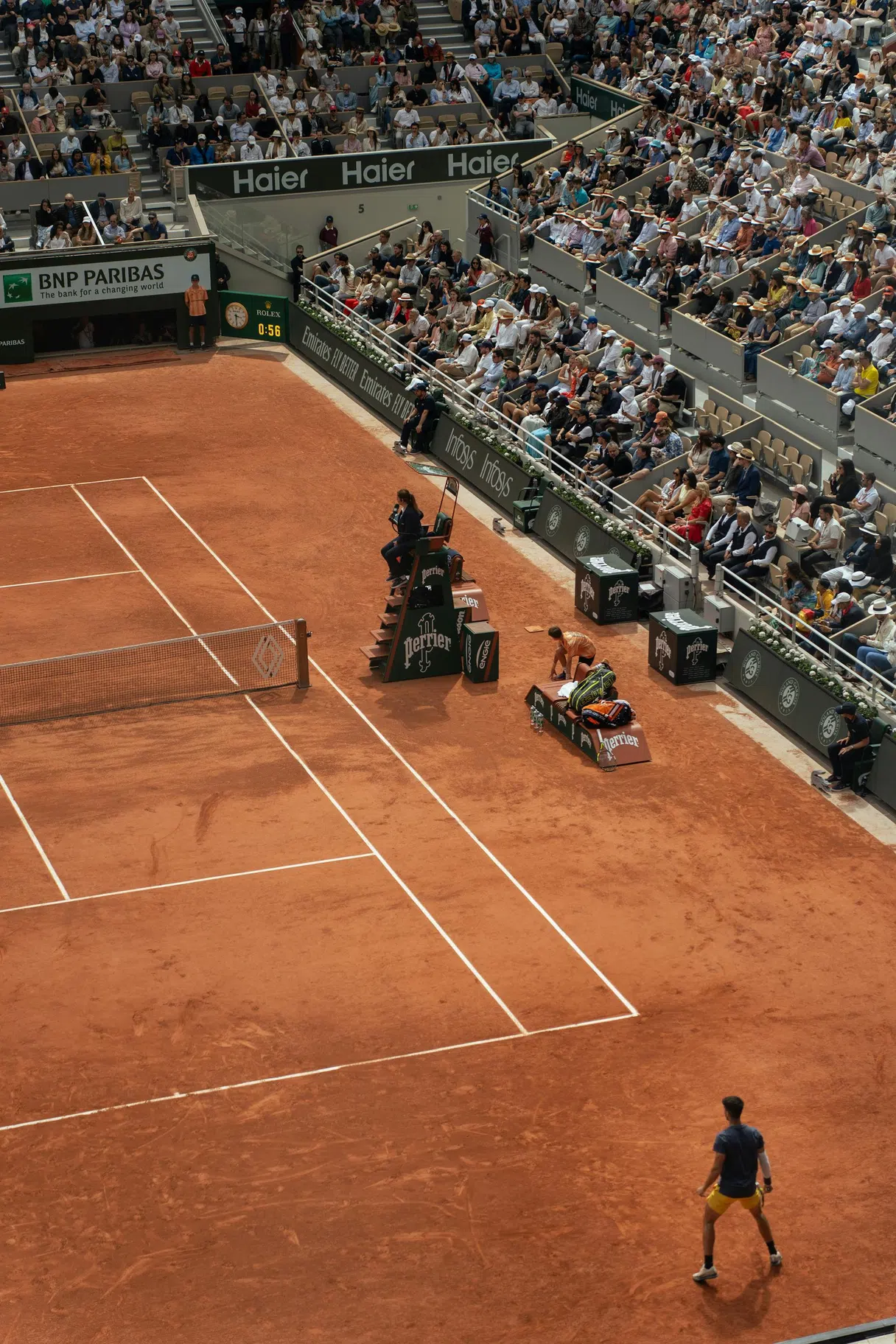 Paris'te Roland-Garros'un toprak kortlarında bir tenis maçı